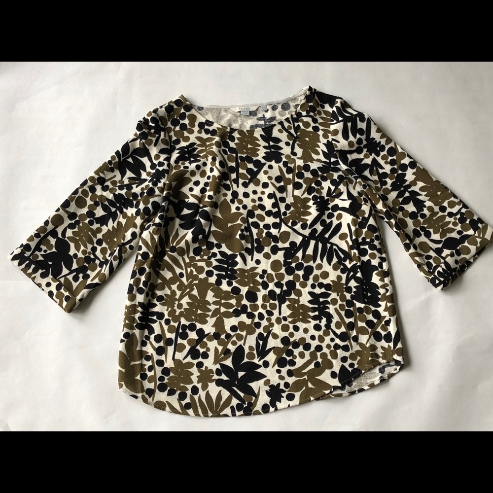 Versatile crepe top